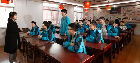 子长 分类教学，因材施教，采取“一类一方案、一人一目标”的教学方法