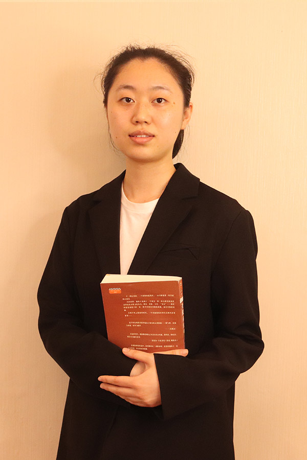 子长梁艺 本科学历，优秀班主任