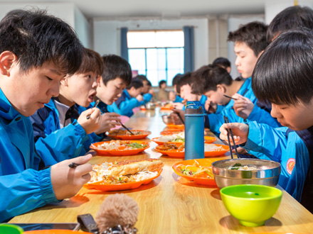 子长学生用餐