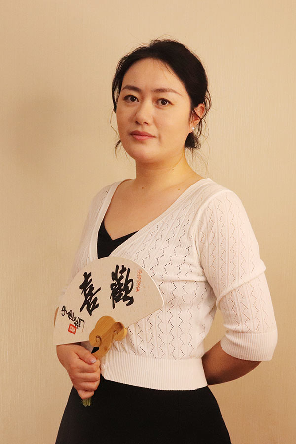 子长石亚利 研究生学历,毕业于陕西师范大学