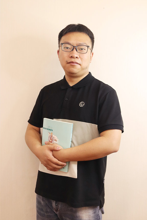 子长杨斌 本科学历，毕业于西安航空学院