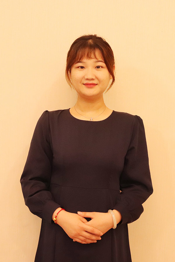 子长文哲 本科学历，优秀班主任