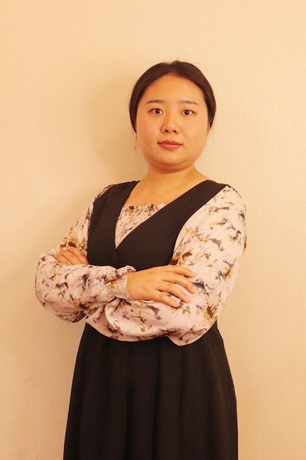 子长何爱玲 本科学历，优秀班主任